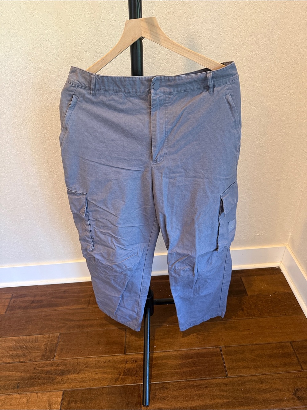 ALO Yoga Men's Cargo Pants in Light Blue
